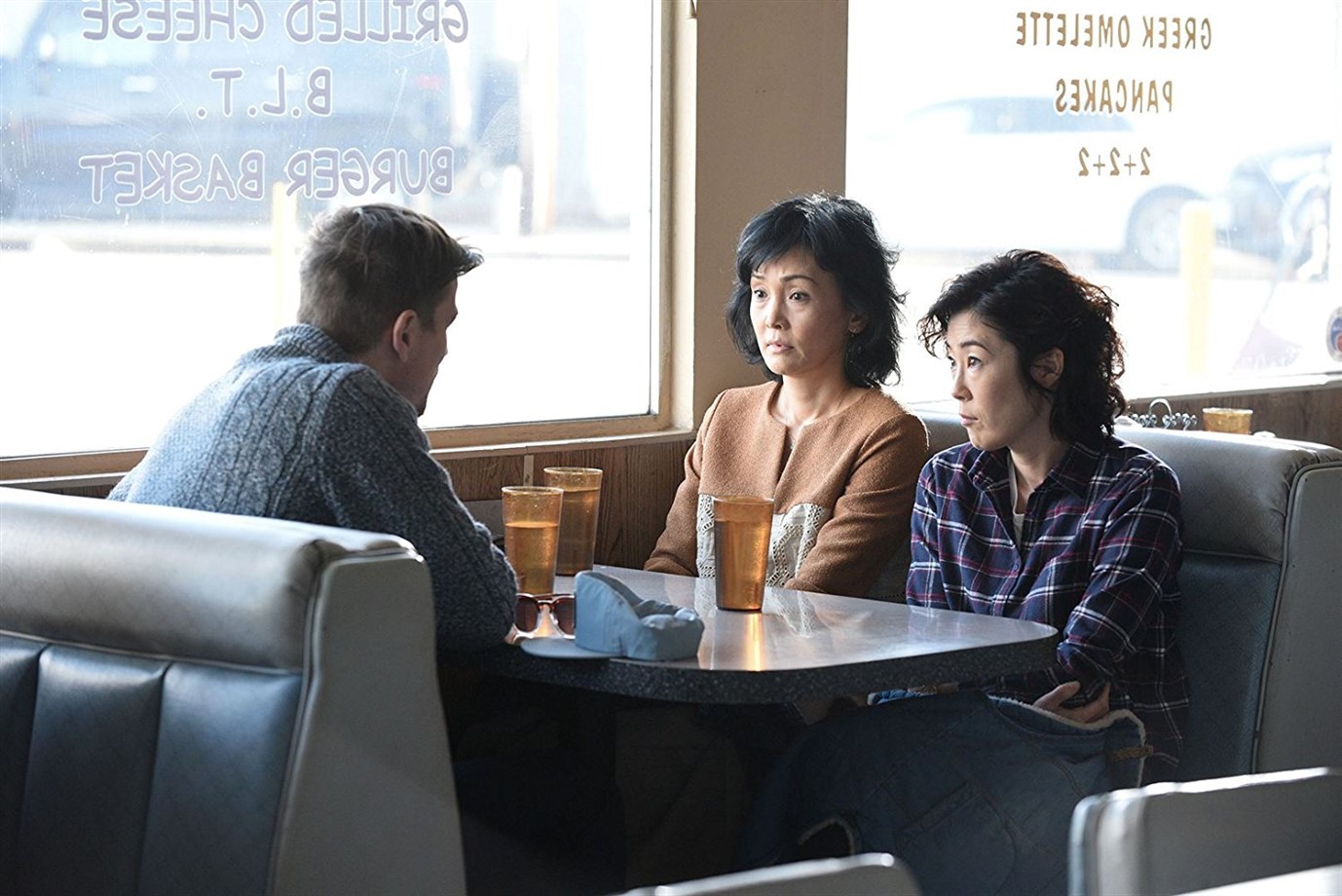 OH LUCY! - OH LUCY! Tokyo'da yaşayan, beyaz yakalı, yalnız bir kadın olan Setsuko, alter egosunu keşfedeceği sıradışı bir İngilizce kursuna yazılır.  İngilizce öğretmeni John, dersler sırasında Setsuko'ya sarı bir peruk taktırır ve ismini 'Lucy' koyar. Hızla öğretmenine tutulmaya başlayan Setsuko, John'un ortadan kaybolması üzerine onu aramak için Los Angeles'a gider.