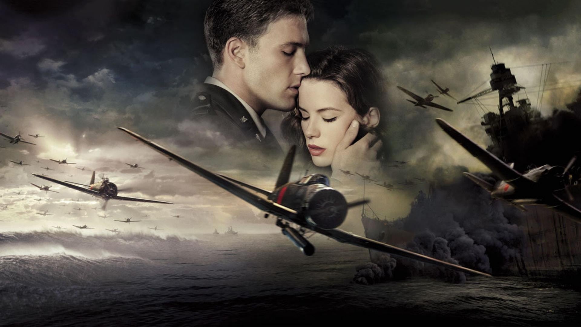 PEARL HARBOR - PEARL HARBOR İkinci Dünya Savaşı sırasında geçen dramatik bir hikaye... Herşey çocukluk arkadaşları Rafe ve Danny’nin savaşta görev almak üzere Amerikan ordusunda pilot olması ve orduda görevli hemşire Evelyn ile tanışmasıyla başlar. Evelyn ile ilişki yaşayan Rafe, daha sonra Nazilere karşı savaşmak üzere gönüllü olarak İngiltere’ye gider. Evelyn ve Danny ise Amerikan deniz üssü Pearl Harbor’a gönderilir. Burada savaşın kanlı ve acımasız yüzünü göreceklerdir.