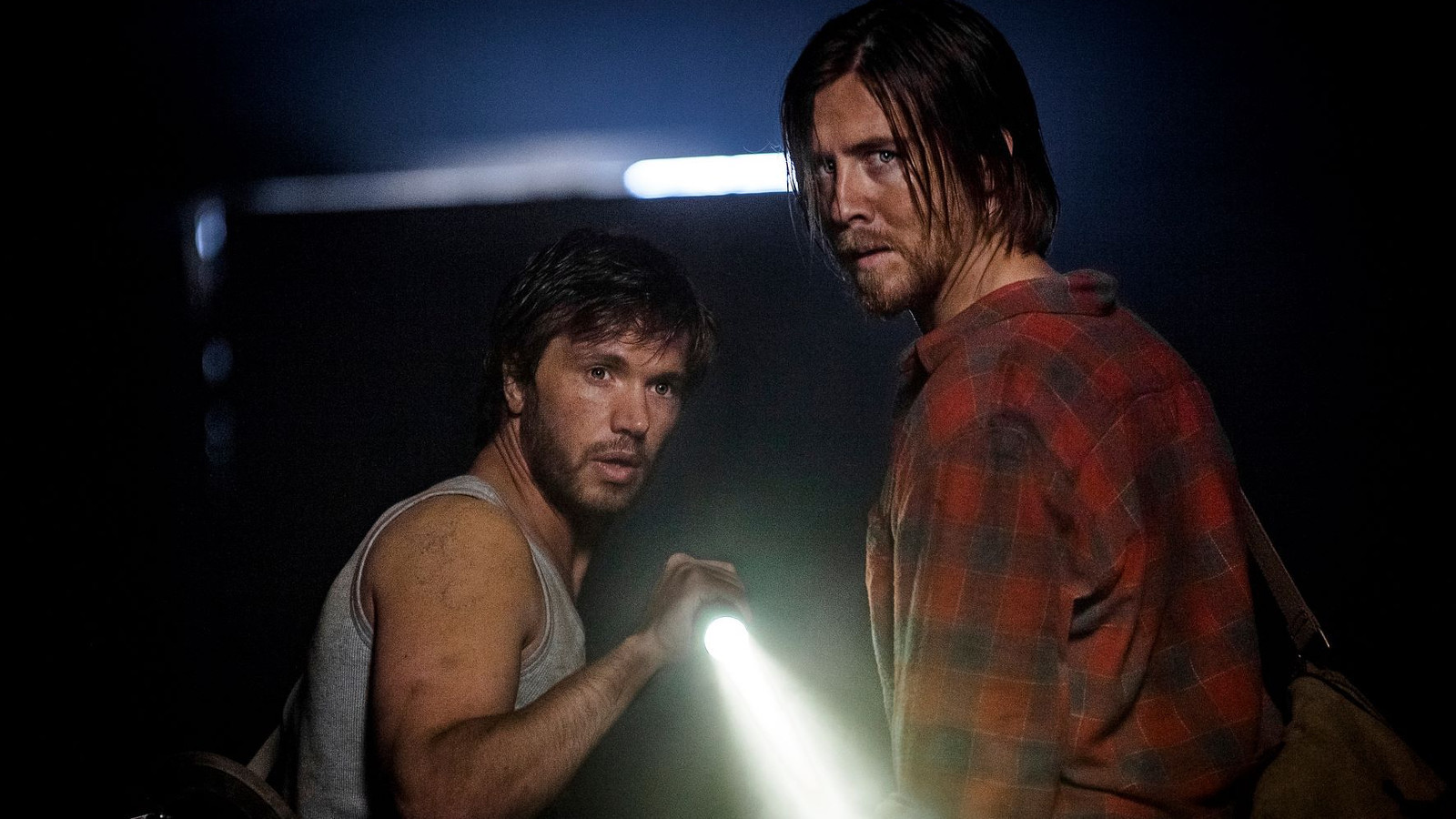 RAGNAROK - RAGNAROK Kuzey mitolojisinde dünyanın sonu olduğu düşünülen Ragnarok efsanesini araştırmaya karar veren arkeolojist Sigurd, iki meslektaşını ve iki oğlunu da y