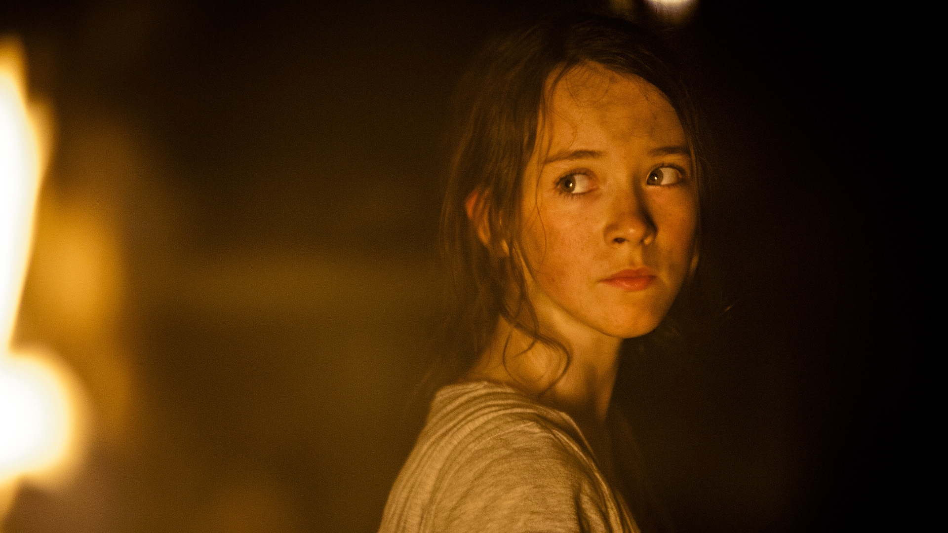 RAGNAROK - RAGNAROK Kuzey mitolojisinde dünyanın sonu olduğu düşünülen Ragnarok efsanesini araştırmaya karar veren arkeolojist Sigurd, iki meslektaşını ve iki oğlunu da y