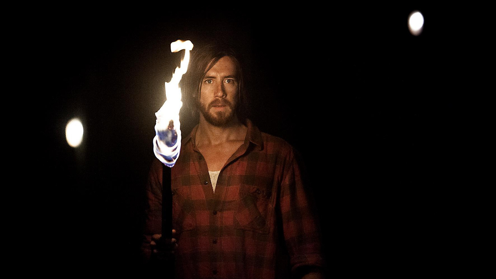 RAGNAROK - RAGNAROK Kuzey mitolojisinde dünyanın sonu olduğu düşünülen Ragnarok efsanesini araştırmaya karar veren arkeolojist Sigurd, iki meslektaşını ve iki oğlunu da y