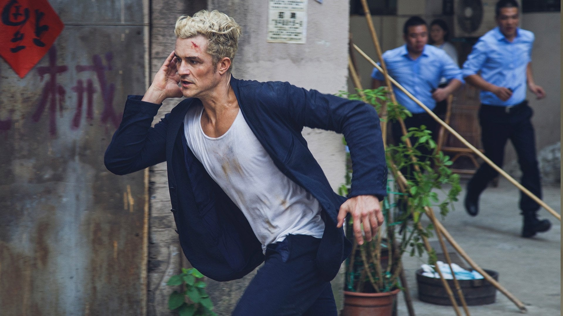 S.M.A.R.T. CHASE - ŞANGHAY TAKİBİ Hakkındaki suç iddialarından aklanmış bir özel güvenlik görevlisi, Şanghay'dan gelen değerli antikaları korumak amacıyla özel bir güvenlik ekibine katılır, fakat yolda beklenmedik bir anda pusuya düşerler. Şimdi hayatları pahasına antikaları korumak zorundadırlar.