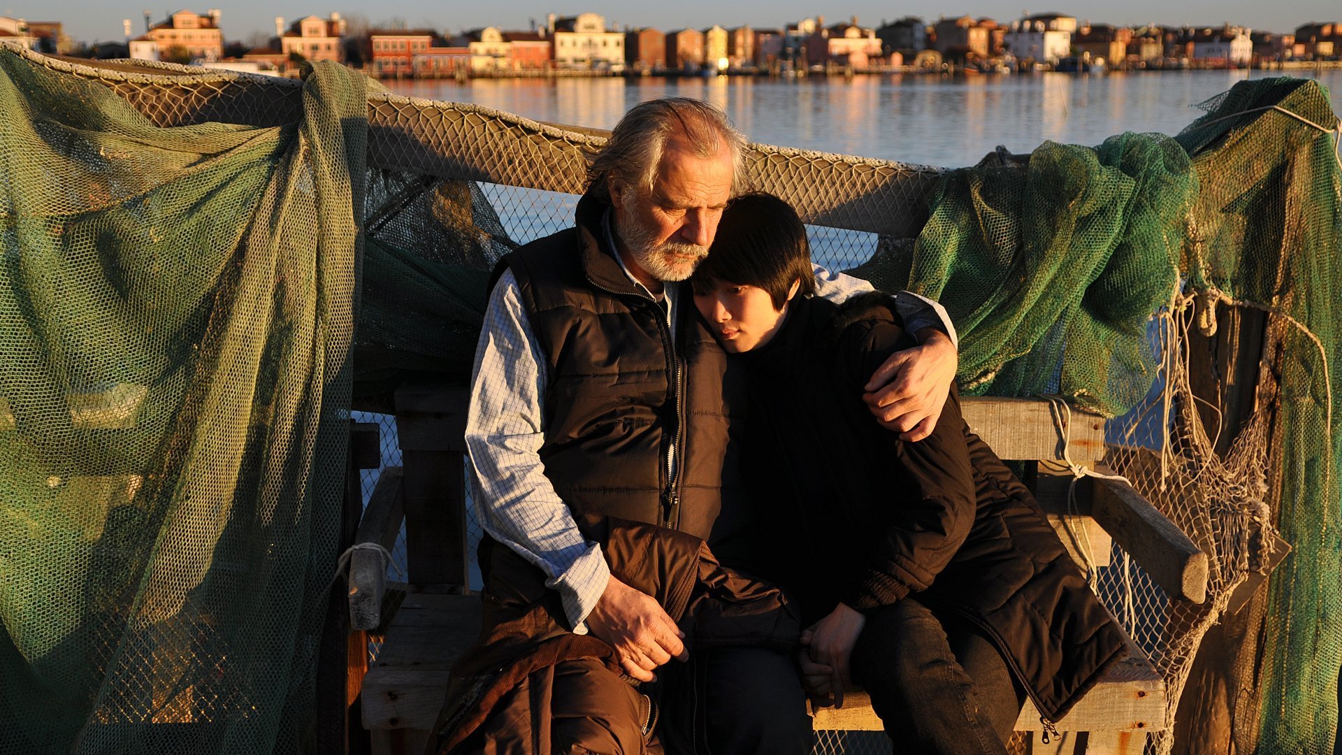 SHUN LI AND THE POET - BENİM ADIM LI İtalya’da küçük bir adada, Veneta Lagun’u yakınlarında yaşamaya başlayan Çinli bir kadın ve yıllar önce Yugoslavya’dan İtalya’ya göç etmiş bir balıkçı