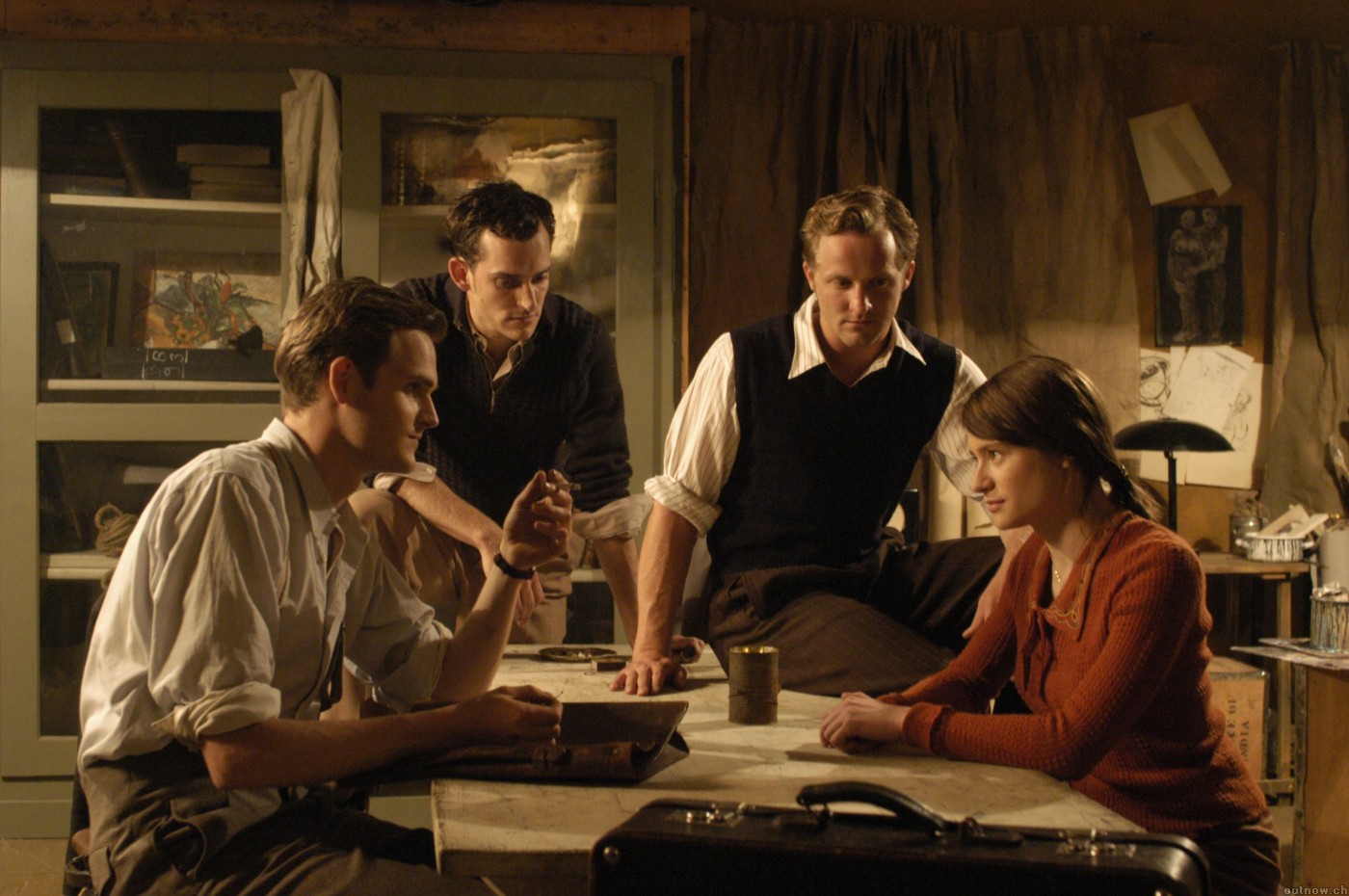 SOPHIE SCHOLL: THE FINAL DAYS - SOPHIE SCHOOL: SON GÜNLER 2. Dünya Savaşı döneminde, en önemli anti-nazi hareketi olan Sophie Scholl’un son günlerini konu alan Oscar adayı yapım. White Rose adında bir grup Na