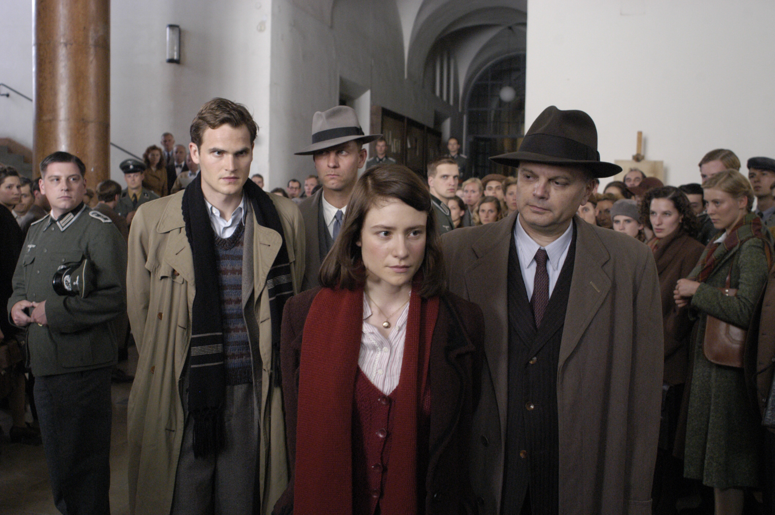 SOPHIE SCHOLL: THE FINAL DAYS - SOPHIE SCHOOL: SON GÜNLER 2. Dünya Savaşı döneminde, en önemli anti-nazi hareketi olan Sophie Scholl’un son günlerini konu alan Oscar adayı yapım. White Rose adında bir grup Na