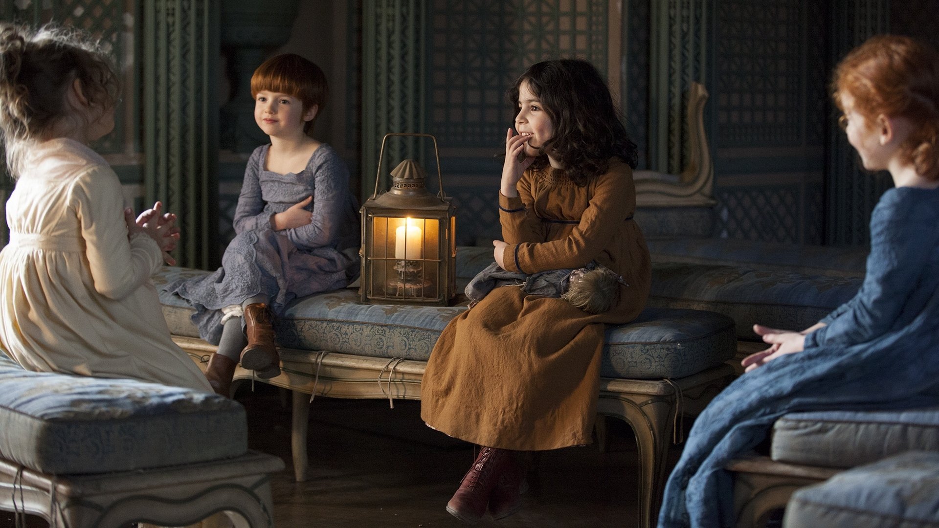 SOPHIE'S MISFORTUNES - TALİHSİZ SOPHIE Hem eğlenceli hem de dramatik bir Fransız komedisi… Meraklı küçük bir kız olan Sophie, istemeden de olsa eline geçirdiği her şeye zarar vermektedir. K