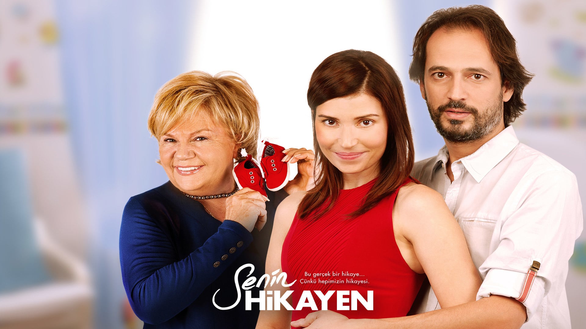 SENİN HİKAYEN - SENİN HİKAYEN 30’lu yaşlarındaki Hakan ve Esra birbirlerine tutkuyla bağlı, evliliklerinin yedinci yılını yeni doldurmuş bir çifttir. Esra, çalıştığı özel şirkette iyi kariyer yapmış hatta yurtdışından iş teklifi almıştır, Hakan ise film ve reklam projeleriyle geçimini sağlamaktadır. Hiç beklemedikleri bir günde Hakan’ın annesi Meral‘in kanser olduğu ortaya çıkar. Meral, ölmeden önce tek isteğinin torun sevmek olduğunu söylemesiyle karı koca büyük bir sıkıntıya girer. İkisi de çocuk sahibi olmak istediklerinden emin değildir ve bu durum üzerlerinde büyük baskı yaratır. Kariyer planlarına yoğunlaştıkları bir zamanda bu istek kafalarında büyük soru işareti oluşturmuşken, hayat onlara beklemedikleri bir sürpriz yapacaktır.