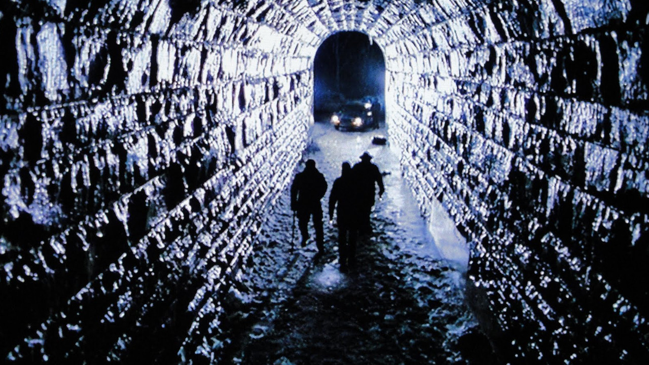 TALK TO THE DEAD - ÖLÜLERLE KONUŞMAK Babasını genç yaşta kaybeden Yuri, annesi ve erkek kardeşi ile birlikte yaşamaktadır. Ekonomik durumları bozulunca Yuri çalışmaya başlar. Bir gün erke