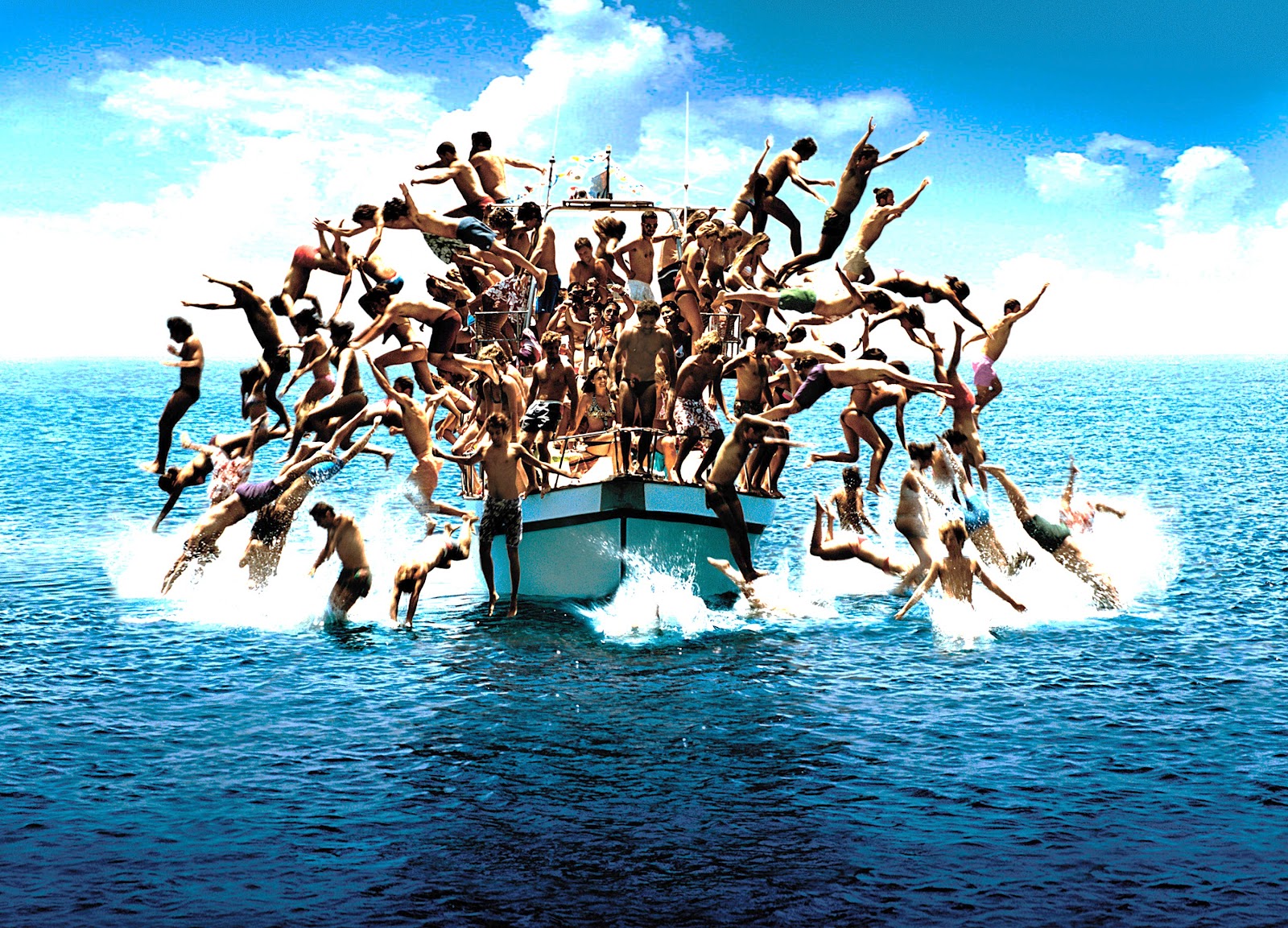 TERRAFERMA - MEMLEKET Anakaradan uzakta, Sicilya açıklarındaki Linosa adası küçük bir balıkçı topluluğuna ev sahipliği yapmaktadır. Yasadışı göçmenlerin gelişiyle buradaki ailelerden birinin düzeni bozuluverir. Bir balıkçı ailesi, batmakta olan bir gemiden kurtulan Etiyopyalı bir kadın ve çocuğunu, hapse atılma riskine rağmen evlerine alır. Kadın doğum yapınca ve ailenin teknesine el konunca hayatları daha da karmaşık hale gelir.