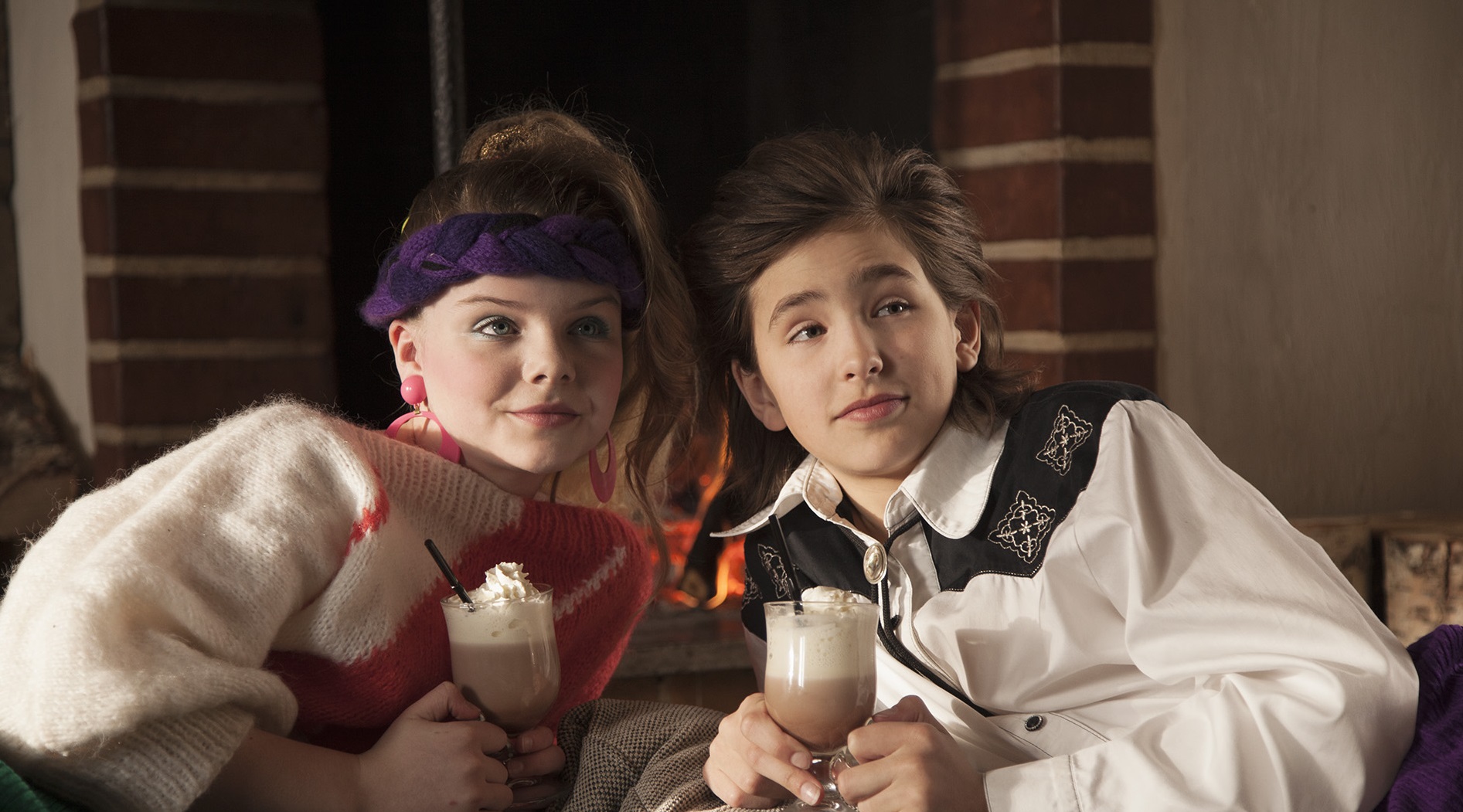 THE ANDERSSONS ROCK THE MOUNTAINS - ANDERSSONLAR DAĞLARIN KRALI  Svensson ailesi, kış tatili için kayağa gidecektir. Tatile gittiklerinde, ailenin genç kızı Sune, yeni bir ilişkiye başlar. Diğer yandan Hakon sorunla