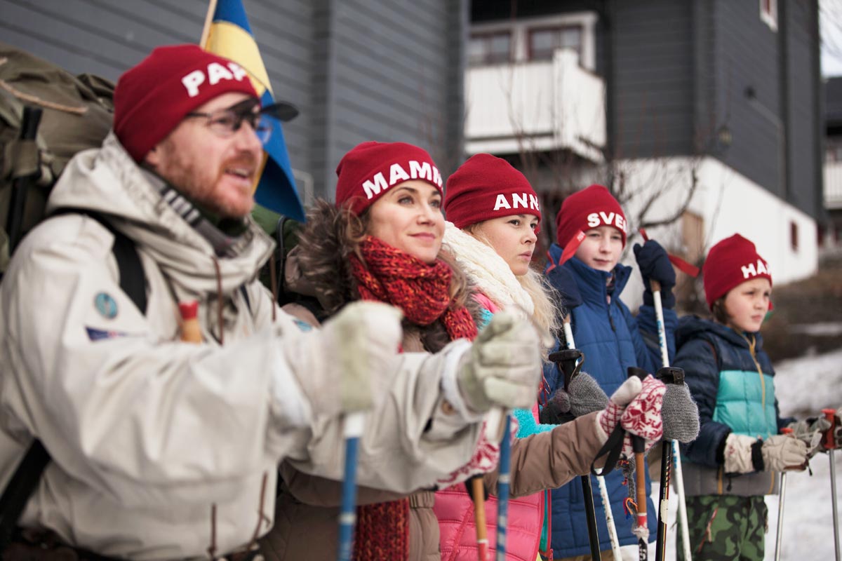 THE ANDERSSONS ROCK THE MOUNTAINS - ANDERSSONLAR DAĞLARIN KRALI  Svensson ailesi, kış tatili için kayağa gidecektir. Tatile gittiklerinde, ailenin genç kızı Sune, yeni bir ilişkiye başlar. Diğer yandan Hakon sorunla