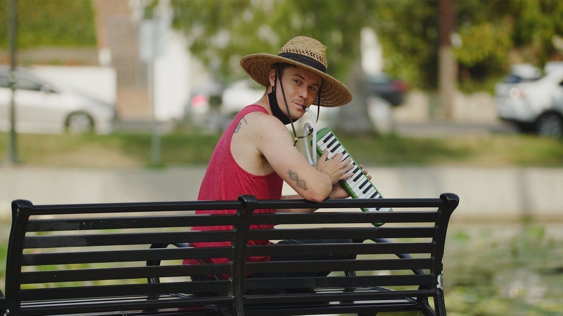 THE END OF US - SONUMUZ Ayrılığın eşiğinde olan Nick ve Leah, dünya çapında patlak veren Covid-19 salgını sebebiyle, California evde kalma emrini yayınlayınca, birlikte yaşamaya devam etmek zorunda kalır. Haftalarca eve kapanan çift, ilişkilerini yeniden gözden geçirir ve ayrılmanın birlikte kalmaktan daha zor olduğuna karar verir.