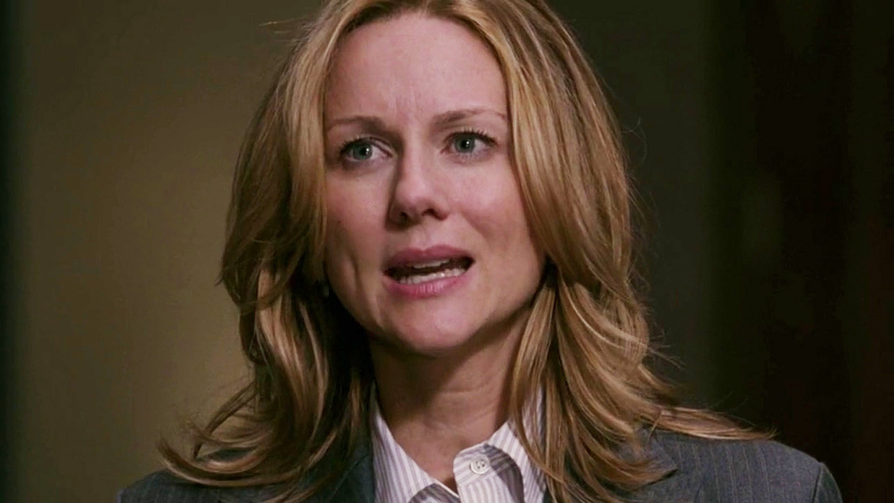 THE EXORCISM OF EMILY ROSE - ŞEYTAN ÇARPMASI Emily Rose adında genç bir kız, Peder Moore gözetimindeyken ölür. Üniversite yıllarında, bir şeytan tarafından ele geçirildiğine inanan Emily, Moore’dan yardım alır. Ancak kız ölünce peder, şüpheli olarak mahkemeye çıkar. Savcı ise tanrıya inanmayan bir adamdır. Peder, Emily’nin şeytan tarafından ele geçirildiği süreçteşahit olduklarını, mahkemede başından son gününe kadar anlatacaktır.