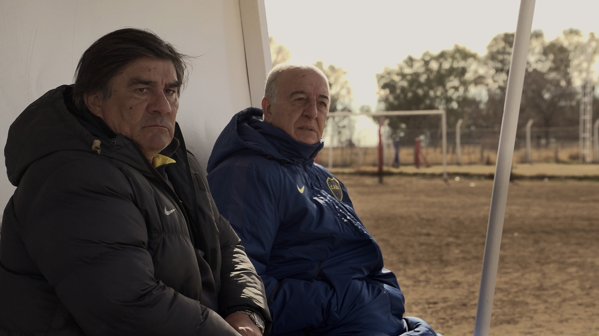 THE FOOTBALL BOYS - FUTBOL AŞKINA  Arjantin’de Atletico Boca Juniors takımına girmeye çalışan gençleri konu edinen etkileyici bir belgesel.