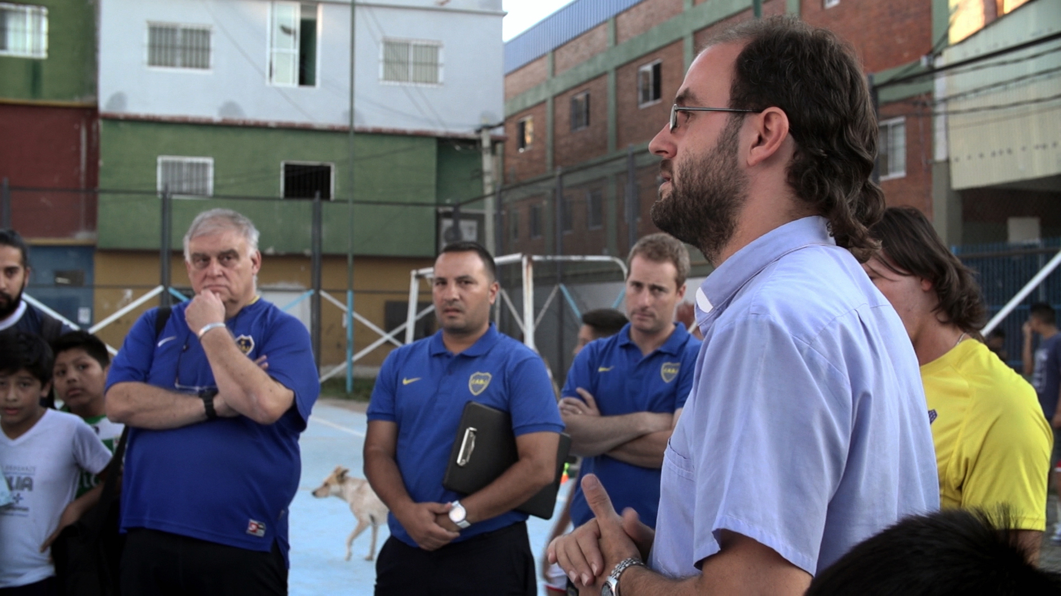 THE FOOTBALL BOYS - FUTBOL AŞKINA  Arjantin’de Atletico Boca Juniors takımına girmeye çalışan gençleri konu edinen etkileyici bir belgesel.