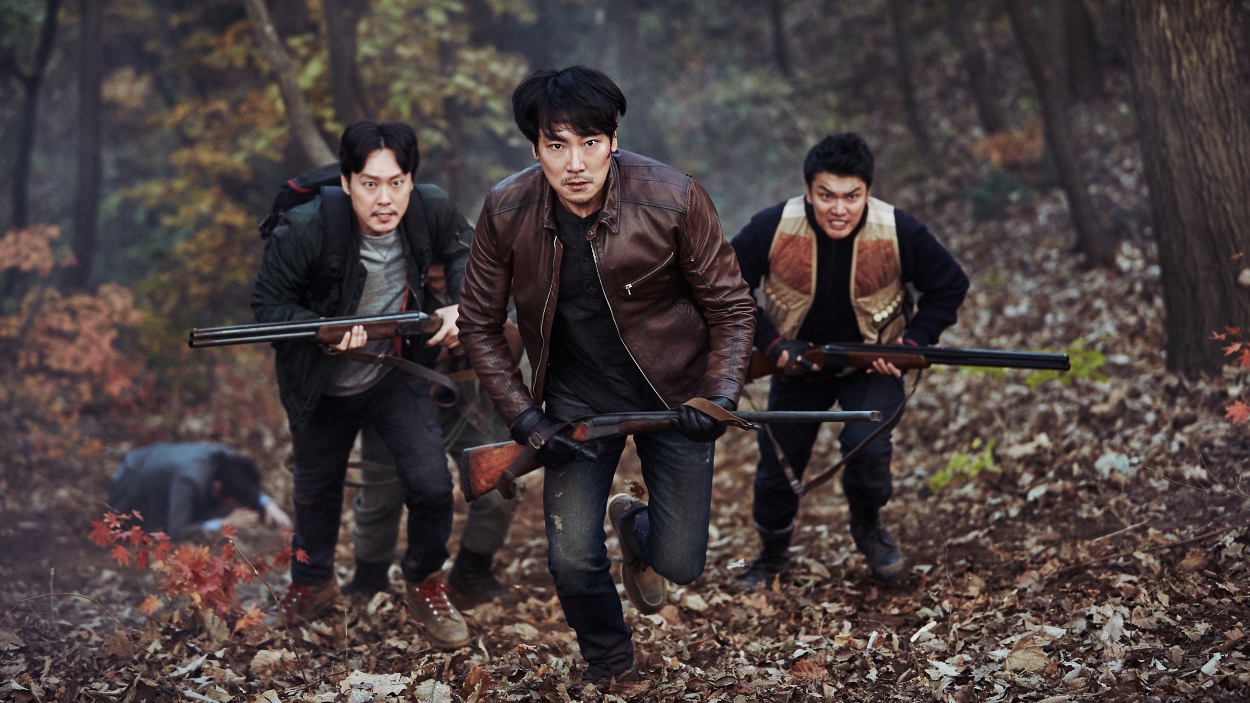 THE HUNT - AV Ki-sung, geçirdiği bir maden kazasının travmasını atlatmaya çalışırken hayatta kalmak için her gün dağlara çıkarak avlanmaktadır. Bir gün av sırasında, bir grup görür ve onları takip etmeye başlar. Grubun lideri olan işadamı Park, bu bölgeyi satın almak için, arsa sahibi kadınla konuşurken tartışmaya başlar ve onu öldürür. Ki-sung, onu durdurmaya çalışsa da başarılı olamaz. Şimdi grup, cinayetin tek tanığı olan Ki-sung’un peşine düşmüştür.