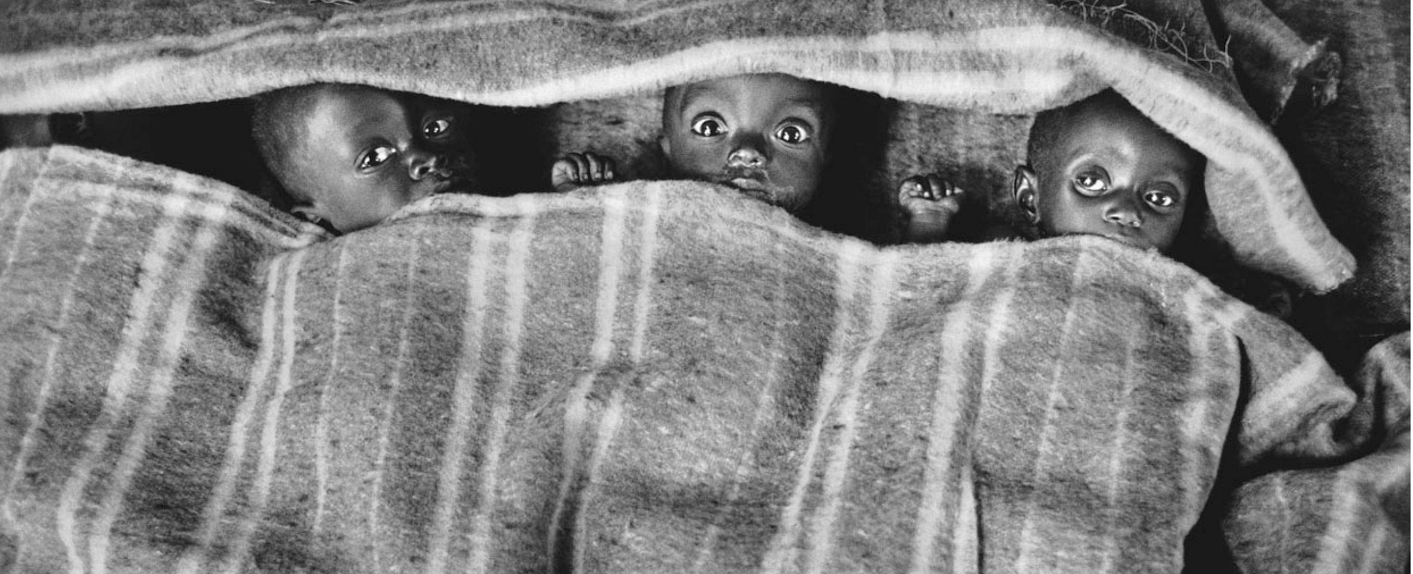 THE SALT OF THE EARTH - TOPRAĞIN TUZU Fotoğrafçı Sebastião Salgado, tam 40 yıldır kıtadan kıtaya dolaşarak değişen insanlığı, belgelerle kayıt altına almaktadır. Bu zaman zarfı içerisinde, yakın tarihimizi etkileyen en önemli olayları belgelemiştir: uluslararası çatışmalar, açlık ve göç…