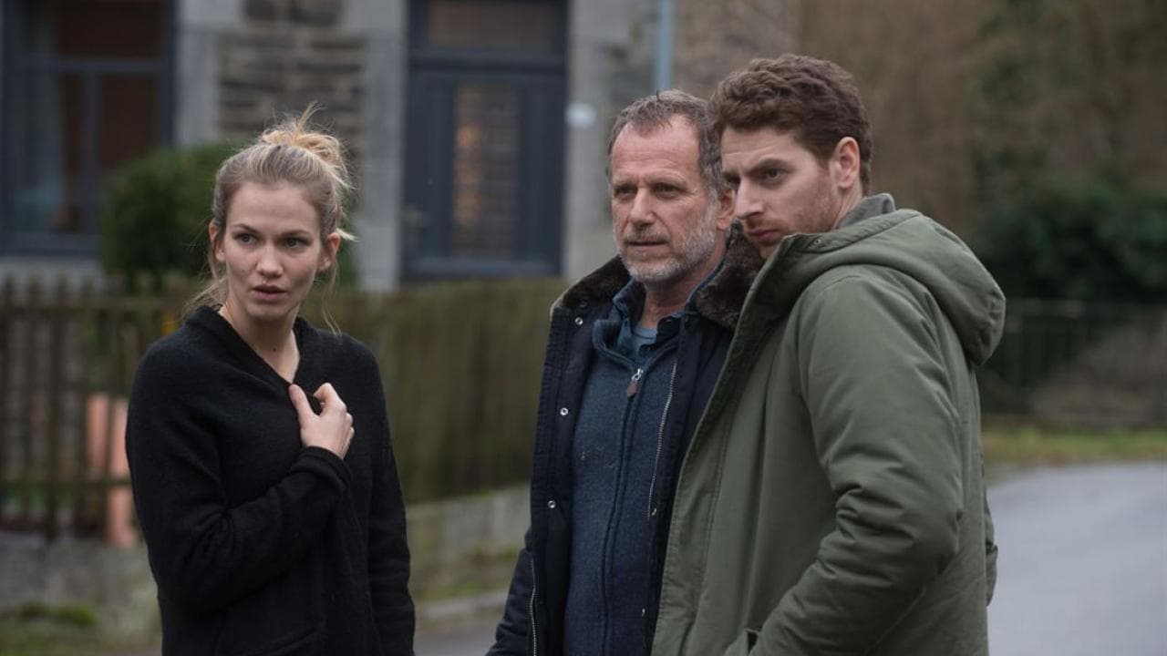 THREE DAYS AND A LIFE - ÜÇ GÜN VE BİR HAYAT 12 yaşında meraklı bir çocuk olan Antoine, Ardennes adlı küçük bir Fransız kasabasında yaşamaktadır. Bir gün aşık olduğu kız olan Emily’nin, şehrin zengin çocuğuyla öpüşmesine şahit olur. Sonrasında çok değer verdiği köpeği Ulysses’e araba çarpar.