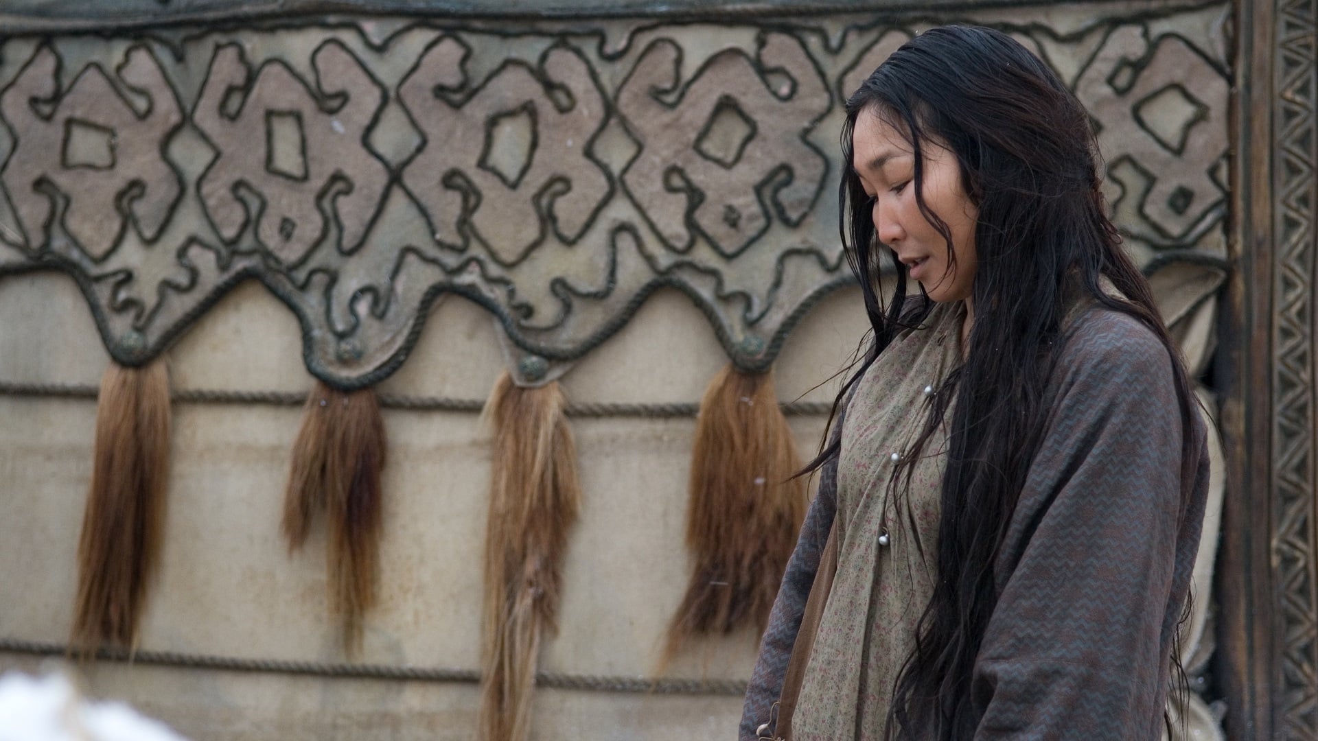 THE HORDE - BASKI Rusya'da ödüllere boğulmuş tarihi bir film…  14 yüzyıl'da Orta Asya… Tatar Hanı, kardeşi tarafından öldürülmüştür Kraliçe Taidula ise körlük hastalığı