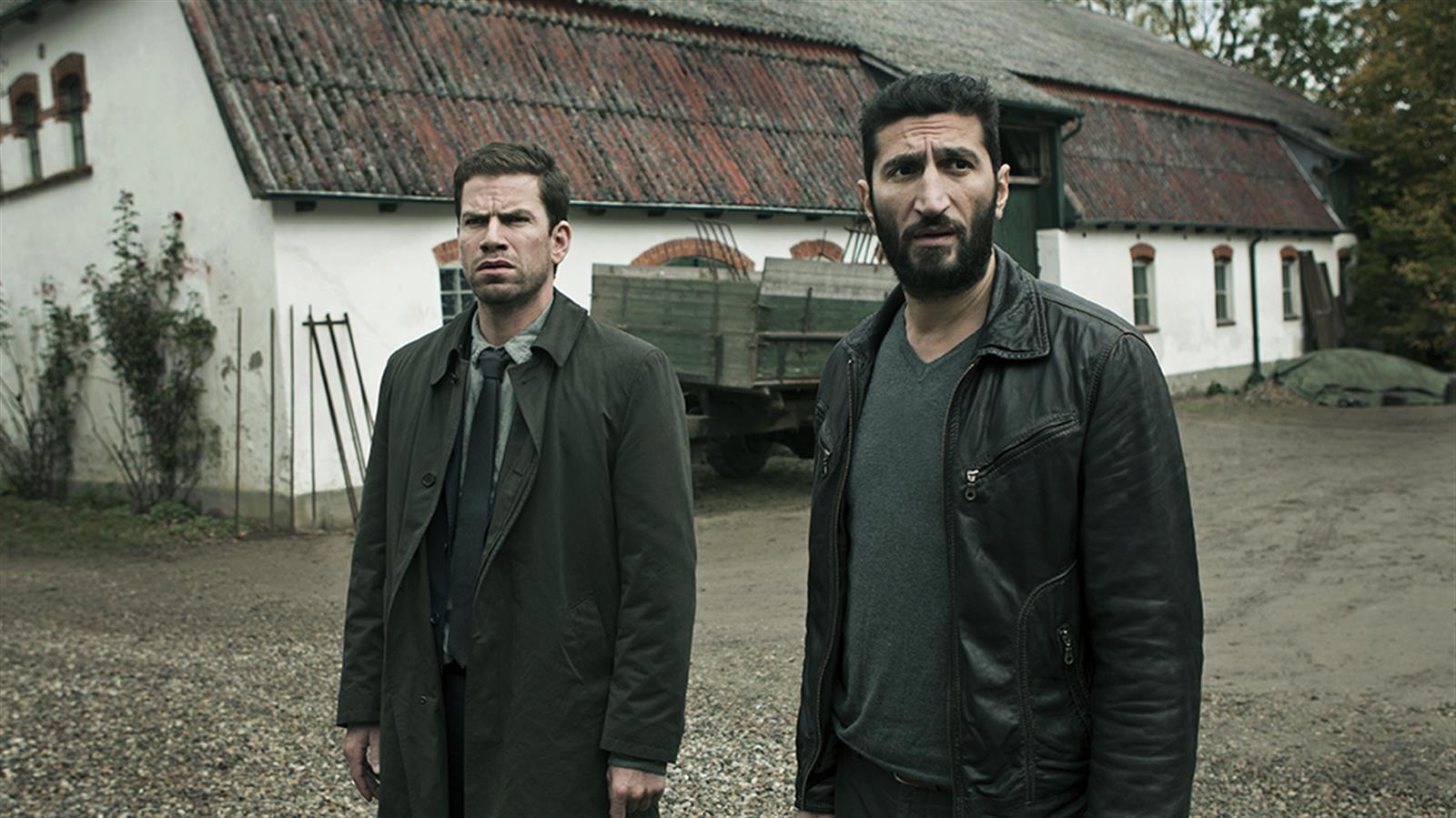 THE KEEPER OF LOST CAUSES - KAFESTEKİ KADIN Polis müfettişi Carl Mørck, eski davaların tutulduğu Department Q'nun sorumlusu olarak atanır. Daha önce yine aynı bölüme atanan Esad ise yardımcısı olur. Kaybolan bir kadınla ilgili bir dava dikkatlerini çekecektir.