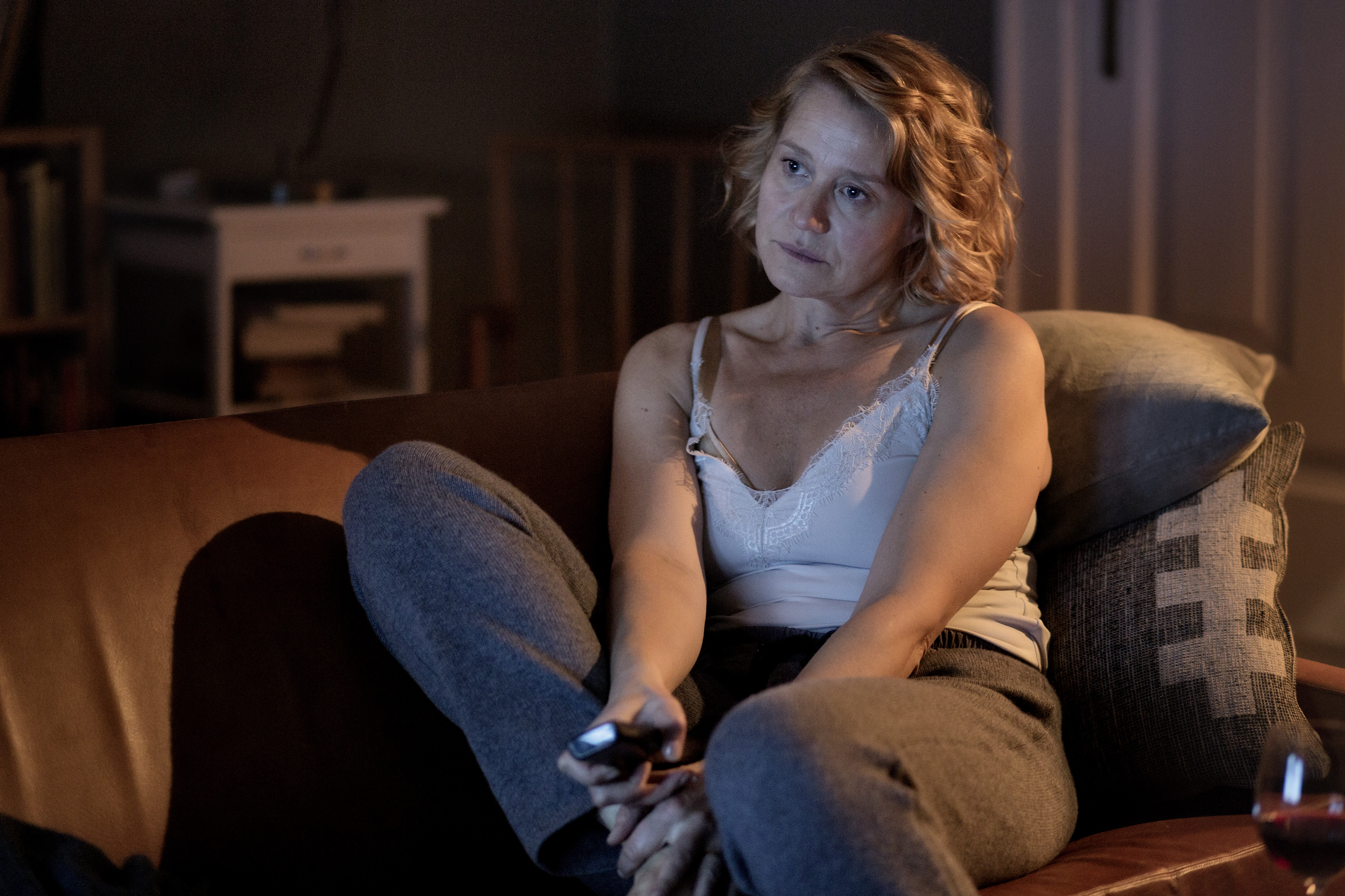 YOU DISAPPEAR - TÜMÖR Frederik, dolandırıcılıktan yargılanmaktadır. Ancak, bir beyin tümörü olduğu ve tümörün karakterini değiştirdiği ortaya çıkar. Bu nedenle yaptığı şeyi