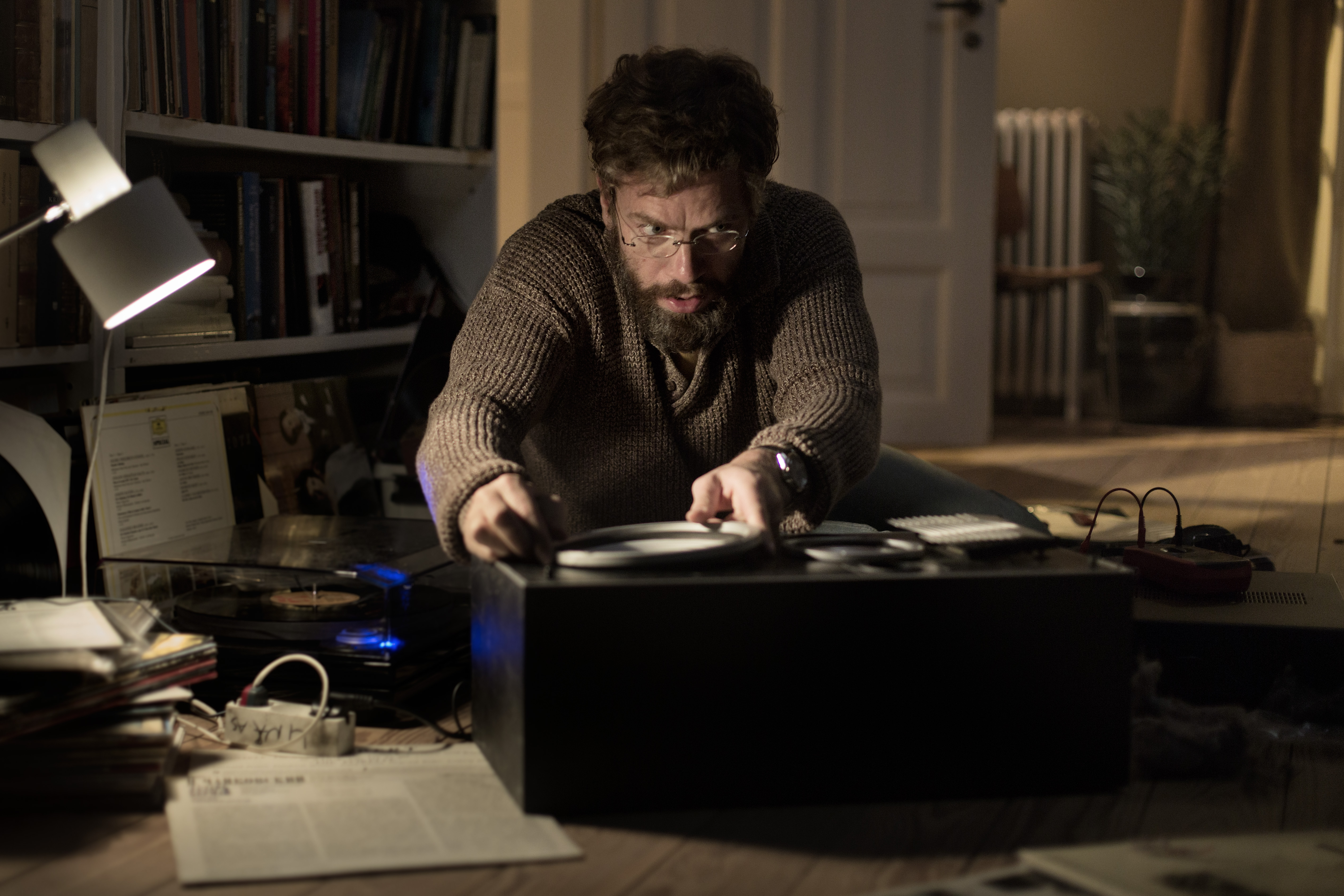 YOU DISAPPEAR - TÜMÖR Frederik, dolandırıcılıktan yargılanmaktadır. Ancak, bir beyin tümörü olduğu ve tümörün karakterini değiştirdiği ortaya çıkar. Bu nedenle yaptığı şeyi