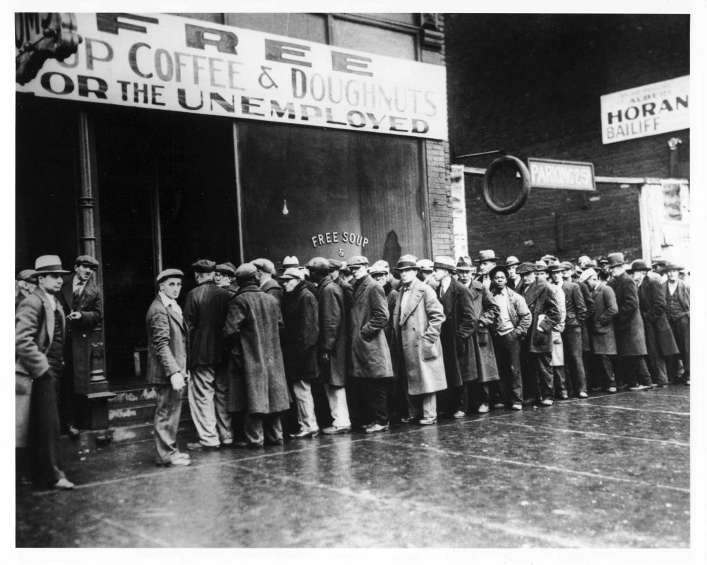 1929'da, yatırımcılar tek bir günde New York Borsası'nda 16 milyon hisse senedi alıp satarken Kara Salı Wall Street'i vurdu. Milyarlarca dolar kaybedildi ve binlerce yatırımcı yok edildi.
Joseph Stiglitz (Nobel ödüllü), Daniel Cohen, Howard Zinn ve William Karel gibi tarihçiler ve ekonomistler, Wall Street’i vuran bu Büyük Depresyon’un detaylı analizini yapıyor. 
