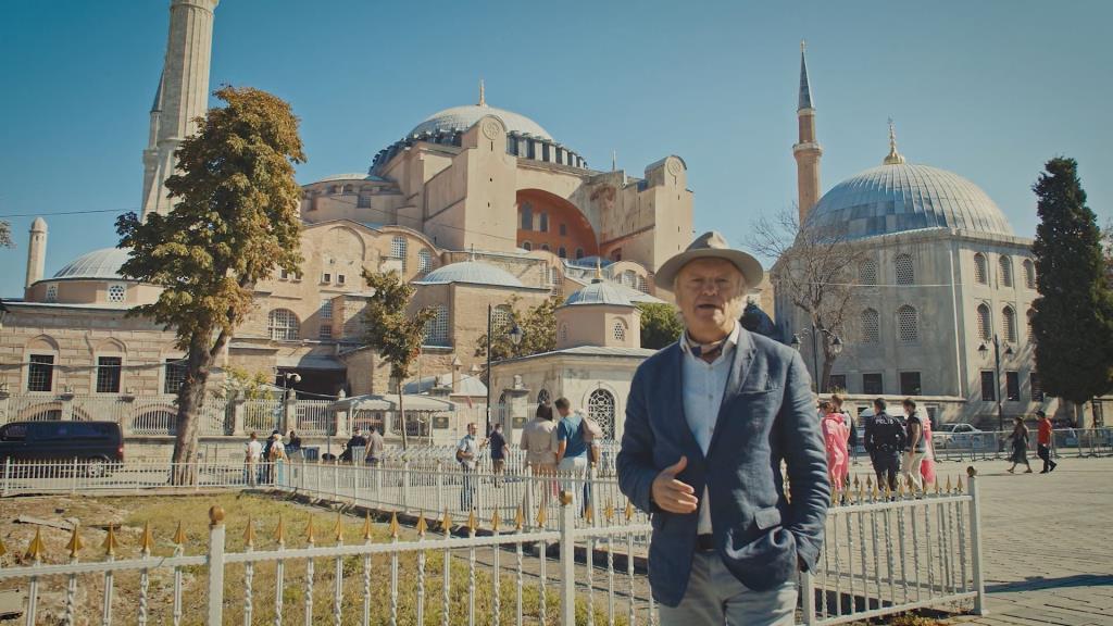 arih her zaman kitaplarda anlatılandan ibaret değildir… Bazı gerçekler karanlıkta kalmayı sever… Bazı olaylar her zaman bilinmezdir… Bazı soruların cevabı yoktur… Gerçekten öyle mi?Bir profesör efsanelerden arındırılmış gerçek tarihin peşine düşüyor… Sır perdesi aralandığında gizemli olayların altında yatan gerçekleri öğrenmek istiyor. Bugüne kadar kitapların yazmadığı hakiki tarihi, insanlığın en büyük gizemlerinin içinde arıyor. 