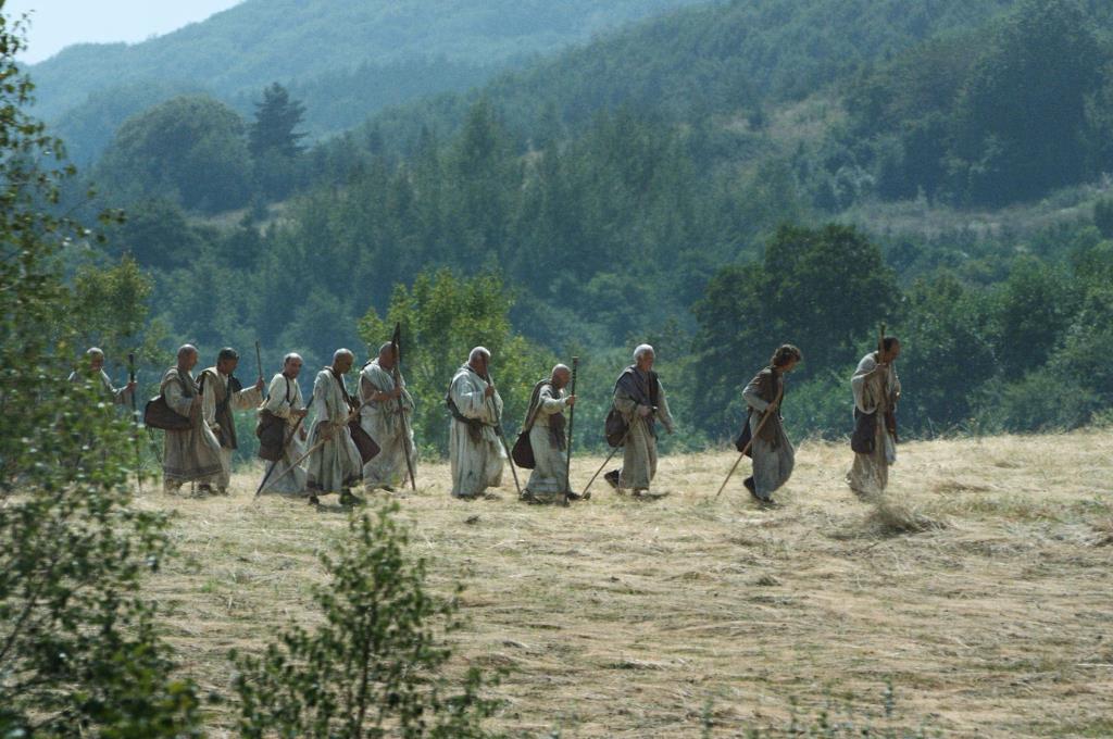 Çığır açan bu belgesel dizi, 'Avrupa'nın olaylarla dolu hikayesini altı bölümde keşfediyor. Ünlü tarihçi Christopher Clark’ın anlatıcı olduğu belgesel, sizi Avrupa kıtasının fiziksel başlangıcından ilk insan yerleşimcilerin gelişine kadar, zamanda bir yolculuğa çıkarıyor. 
Avrupa kültürü ve dininin evriminin yanı sıra keşif, teknoloji ve siyaset alanındaki tarihi başarılara tanık oluyoruz. Belgesel, kıtanın bugününe ve geleceğine cüretkar bir bakış atıyoruz.
Avrupa, binlerce yıldır dünya olaylarının merkezinde yer almış ve dünya çapında modern toplumun büyük bir kısmının temellerini atmıştır; sürekli değişen ve gelişen manzaralar, iklim, hayvanlar ve bitkiler ise Avrupa'nın kendi hikayesini şekillendirmiştir. Çarpıcı fotoğraflar, yerinde sorular ve büyüleyici içgörüler Avrupa'nın büyüleyici bir portresini çiziyor.

