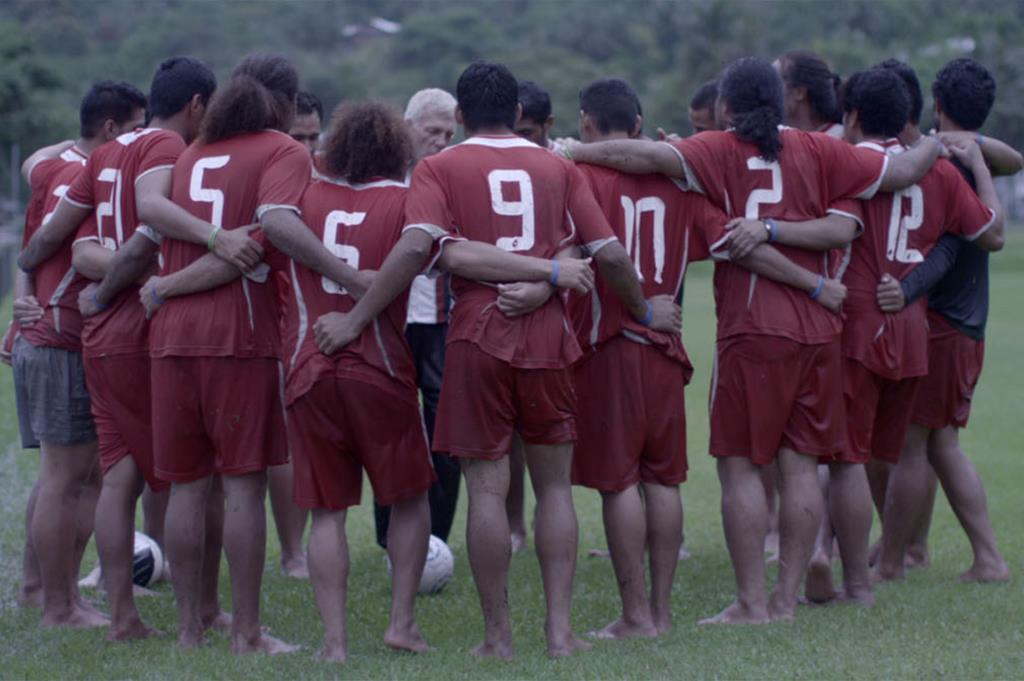 "Zidane's Dream Team", tüm dünyanın en iyi ve en sevilen futbolcularından oluşan küçük bir arkadaş grubunun hikayesi. 
Film, profesyonel futbolcu olma yönündeki ortak amaca rağmen, bu on bir arkadaşın yaşadıkları farklı hayatlar nedeniyle hepsinin bu kadar mutlu bir kaderi paylaşamadığını göstermeyi amaçlıyor. Ama kader sadece şansa bağlı değildir, şans faktörü kadar hayatlarının farklı dönemlerinde sahip oldukları umutlar ve motivasyonlar da göz önünde bulundurulmalıdır.
Her ne olursa olsun, film, kişisel şartlara, kader ve çok farklı kariyer çizgilerine rağmen, futbol tutkusunun ve dostluğun bozulmadan devam ettiğini gösteriyor. 
