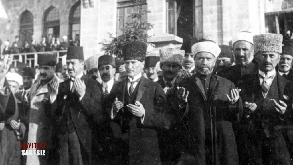 Milli Mücadele’nin dönüm noktası 23 Nisan 1920’de, Türkiye Büyük Millet Meclisi’nin açılması oldu. Peki Meclis hangi koşullarda açıldı, Türk tarihinin bu zor döneminde nasıl bir mücadele verdi? Uzman isimlerin anlatımıyla Gazi Meclis’in Milli Mücadele’deki rolü…