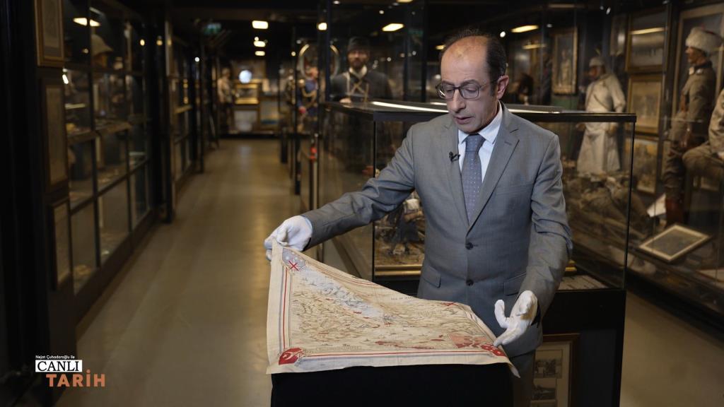 Hisart Canlı Tarih Müzesi’nin kurucusu Nejat Çuhadaroğlu, müze koleksiyonunda yer alan eserler eşliğinde her bölüm farklı konukları ağırlıyor. 