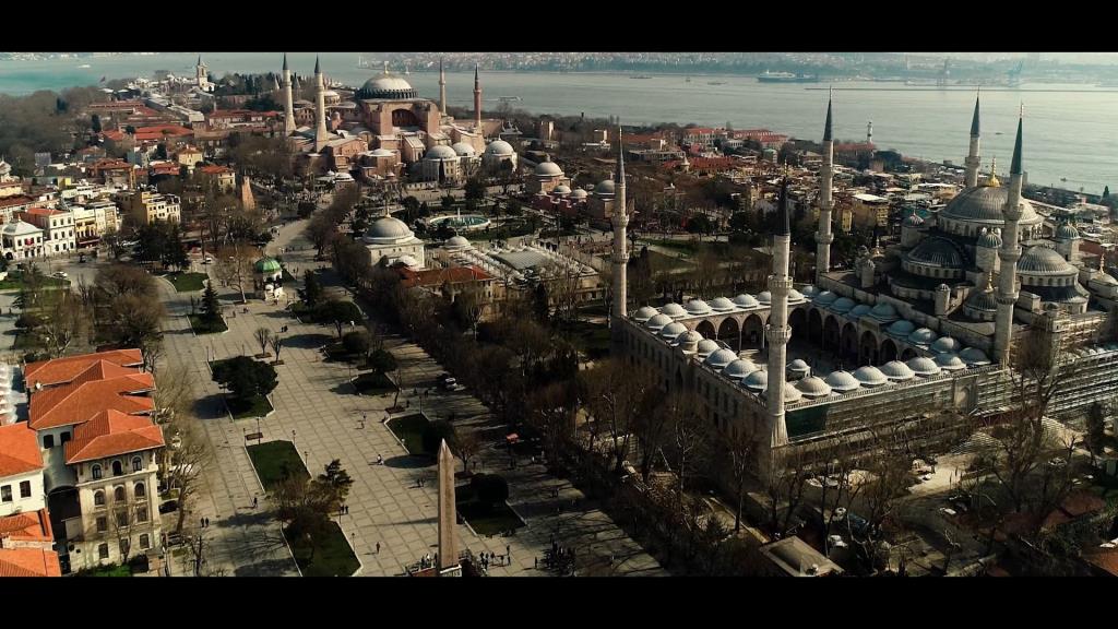 Tarihçi Koray Şerbetçi ve Arkeolog Cem Korunmaz, İstanbul’un farklı köşelerindeki tarihin az bilinen hikayelerinin peşinden bir yolculuğa çıkıyor. Bi' Acayip Tarih her hafta pazartesi saat 20.45’te Tarih TV’de.

