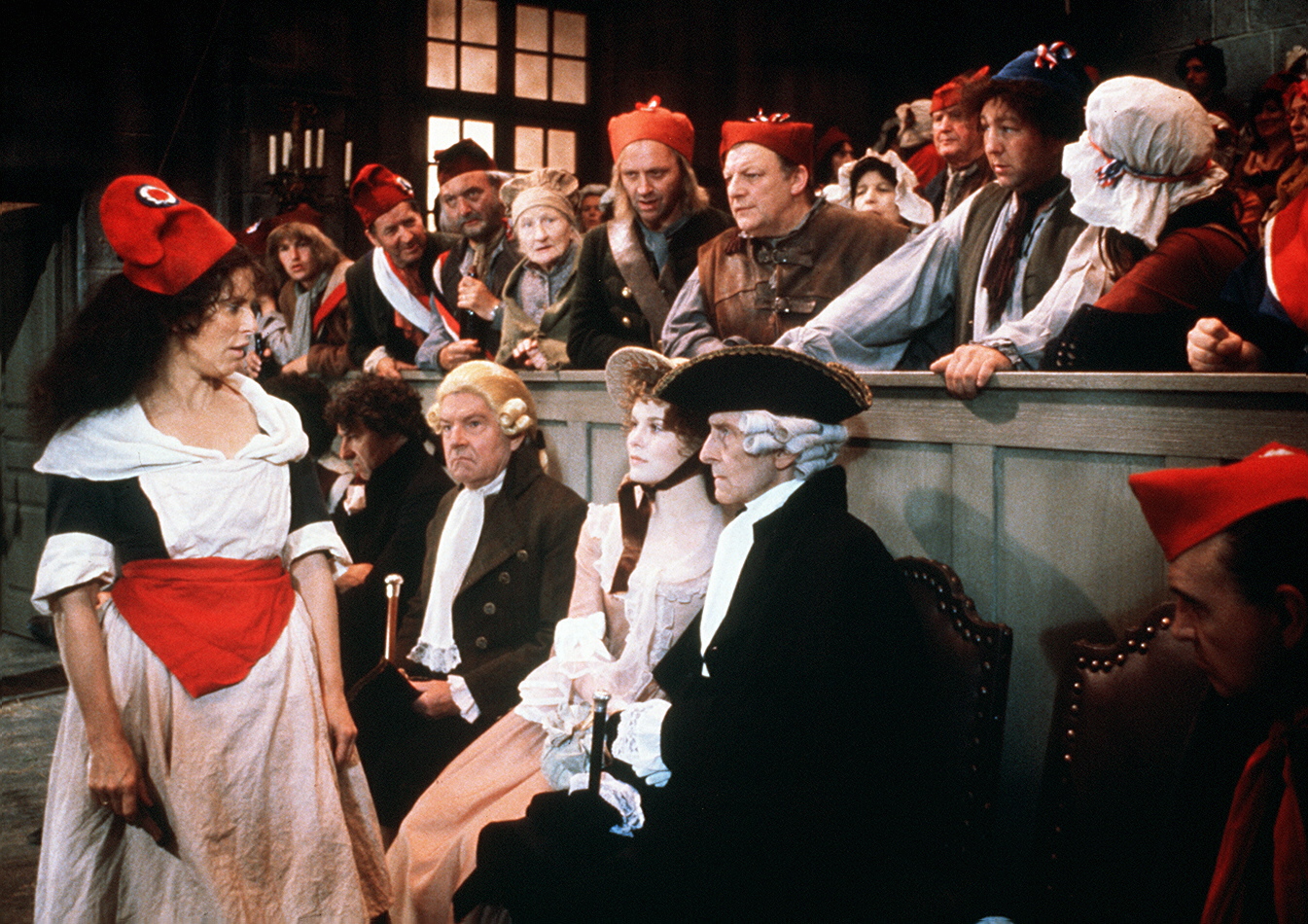 A TALE OF TWO CITIES İKİ ŞEHRİN HİKAYESİ