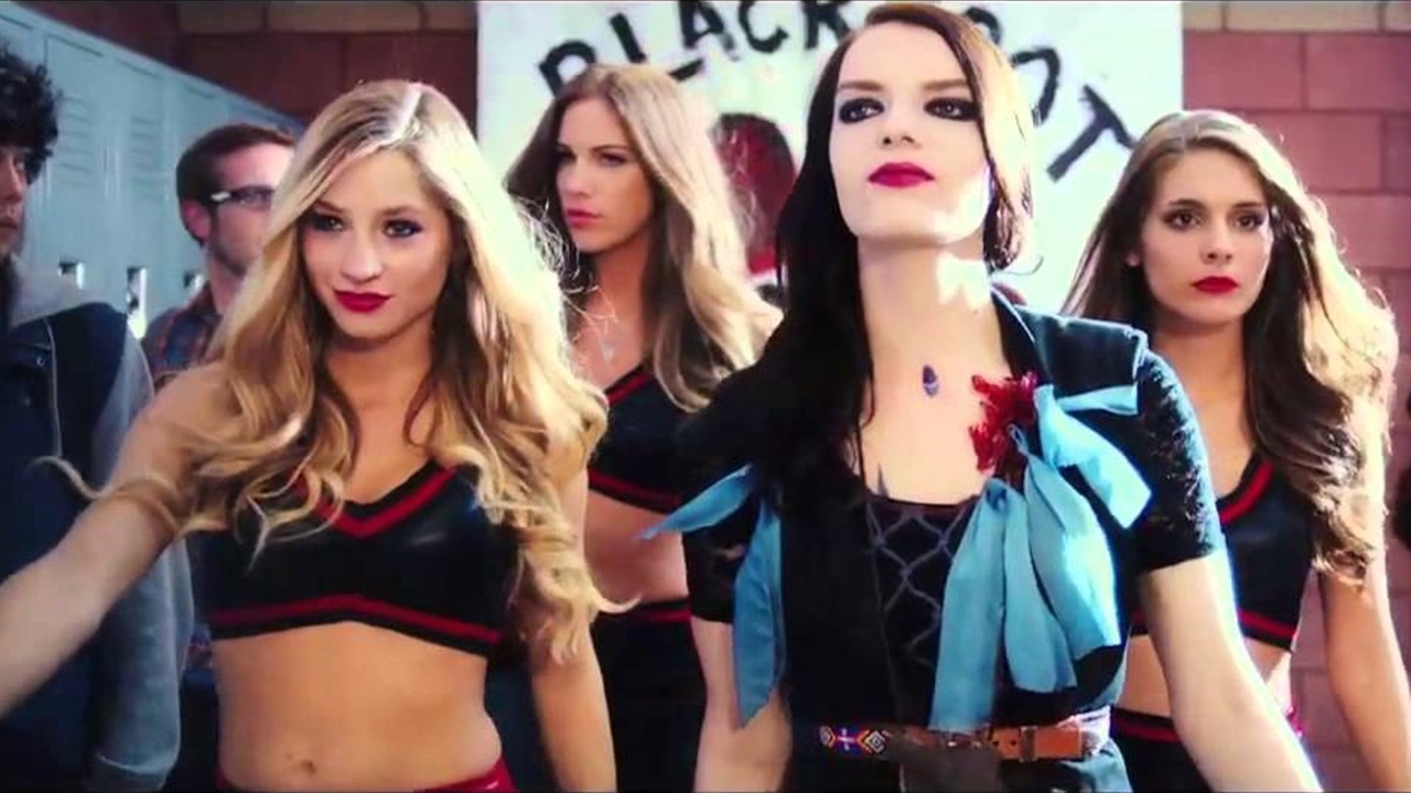 ALL CHEERLEADERS DIE TÜM AMİGOLAR ÖLMELİ