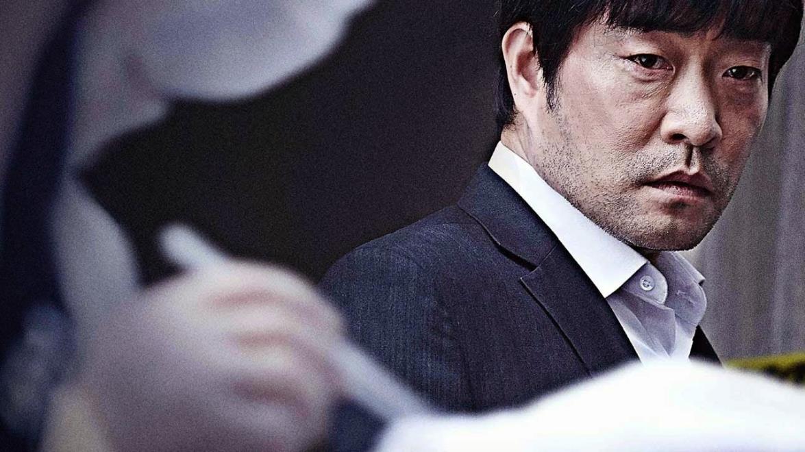 THE CHRONICLES OF EVIL - ŞEYTANIN GÜNLÜĞÜ Polis şefi Choi (Son Hyun-joo), başarısından dolayı bir terfi almıştır. Arkadaşları ile kutlama sonrası eve dönerken, bir taksi şoförü onu soymaya kal