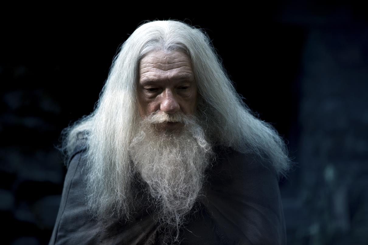 Kral Arthur efsanesini farklı bir açıdan yeniden ele alan film, Arthur’un gayri meşru çocuğu Owain’in babasının tahtını devralmak için vermesi gereken