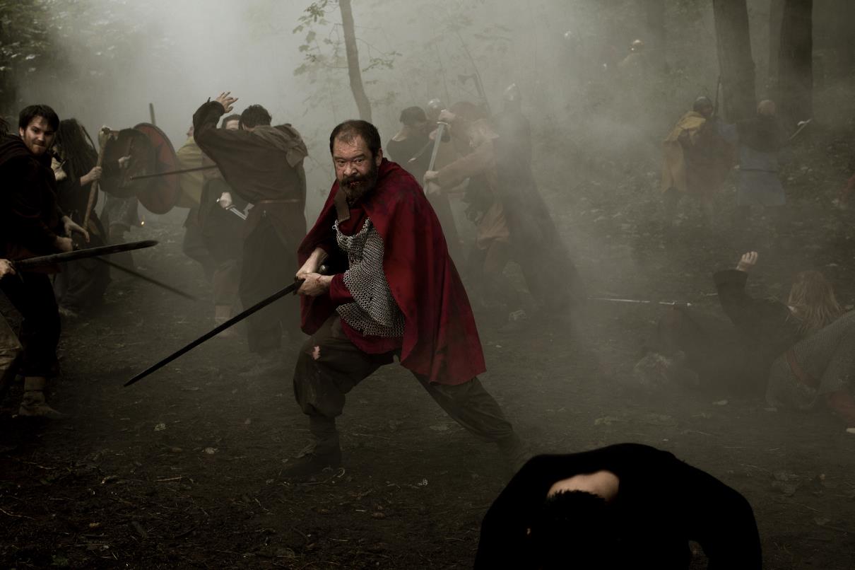 KING ARTHUR: EXCALIBUR RISING - KRAL ARTHUR: EXCALIBUR YÜKSELİYOR Kral Arthur efsanesini farklı bir açıdan yeniden ele alan film, Arthur’un gayri meşru çocuğu Owain’in babasının tahtını devralmak için vermesi gereken