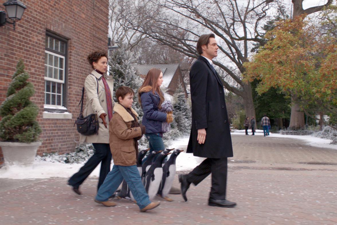 MR. POPPER'S PENGUINS - BABAMIN PENGUENLERİ Hem çocukların, hem de yetişkinlerin keyifle izleyebileceği, içinde ince espiriler barındıran filmde, Jim Carrey başrolde. Karısıyla ayrı olan Tom Pop
