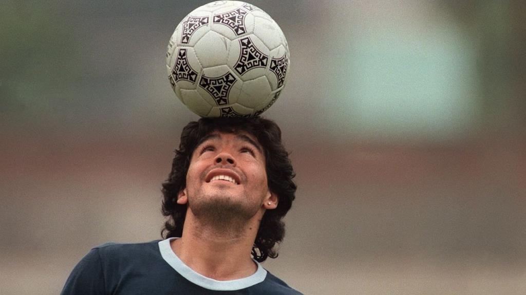 Maradona hem milletine ve hem de futbol kulübüne büyük bir gurur yaşattı. Peki tarihin en büyük futbol ikonu olan Maradona tüm başarısına rağmen kariyerini neden aniden sonlandırdı? Bu belgesel, efsanevi futbolcu Maradona’nın başarılarla dolu kariyerini mercek altına alıyor. 