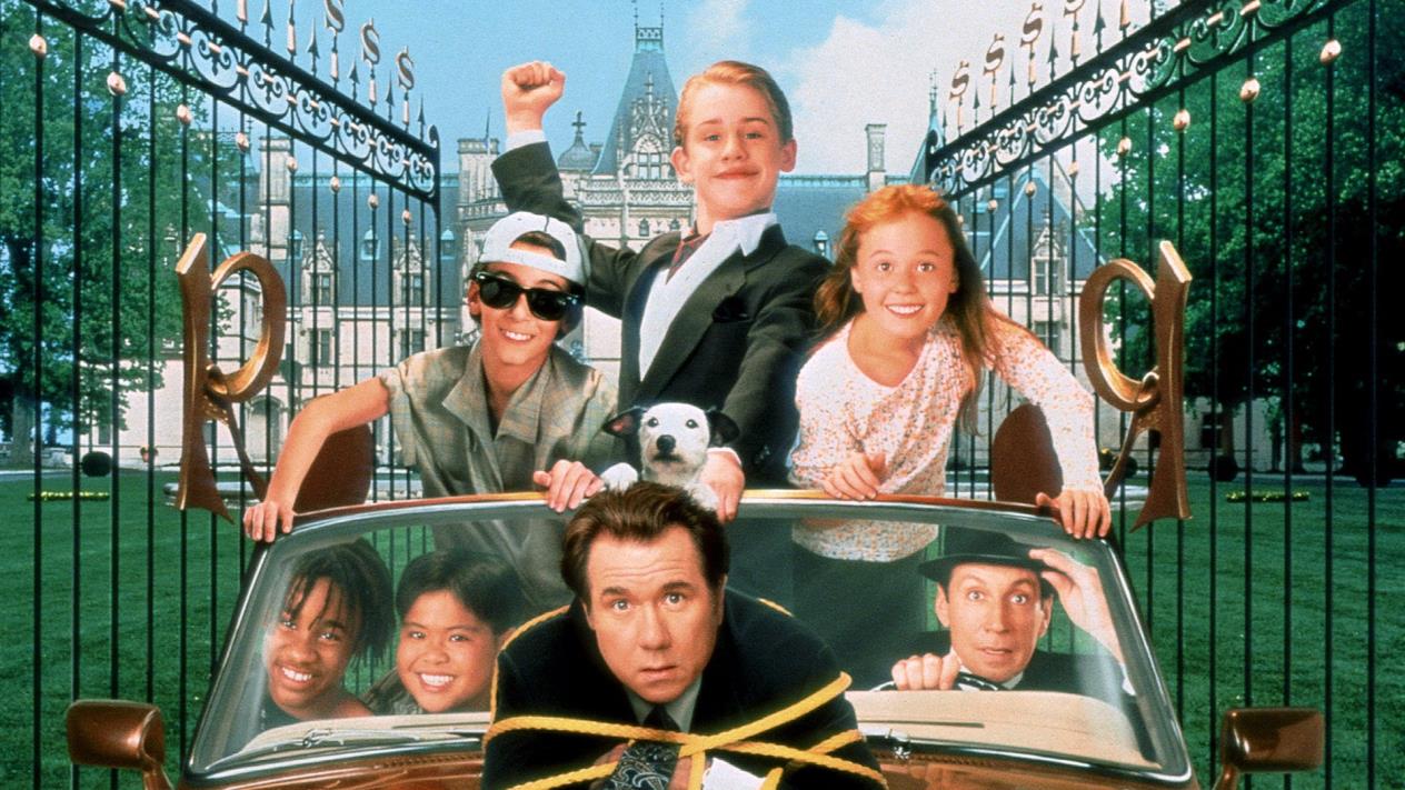 RICHIE RICH - RICHIE RICH Dünyanın en zengin çocuğu olan Richie’nin çok fazla dostu yoktur. Richie yeni edinmeye çalıştığı arkadaşlarıyla birlikte paten kayıp gökdelende yemek yiyerek zaman geçirirken, aile danışmanları ve şirket yöneticilerinden