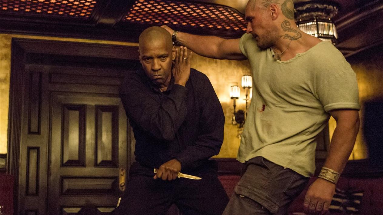 THE EQUALIZER - ADALET Kendi kendini emekli etmiş, gizemli geçmişini geride bırakıp, sakin ve sessiz bir yaşama doğru yelken açmış olan McCall, acımasız Rus mafyasının kontrolü altındaki Teri isimli genç kızla tanışınca onun içinde bulunduğu duruma kayıtsız kalamaz. McCall, içindeki adalet duygusunun peşinden giderek Teri'ye yardım edecektir...